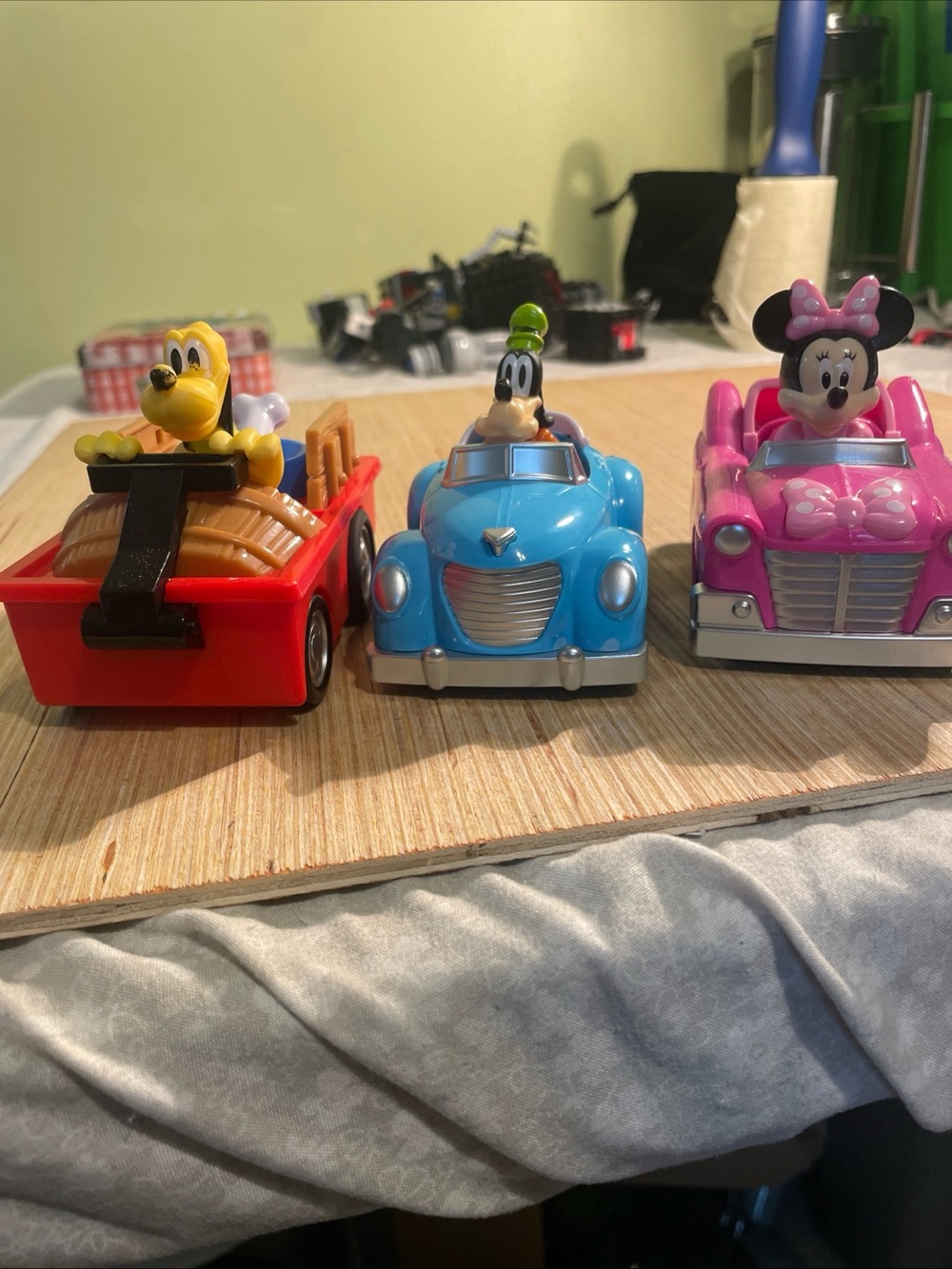 Disney Character Pull-Back Cars - Blue, Pink, Red, Yellow Minnie Pluto goofy